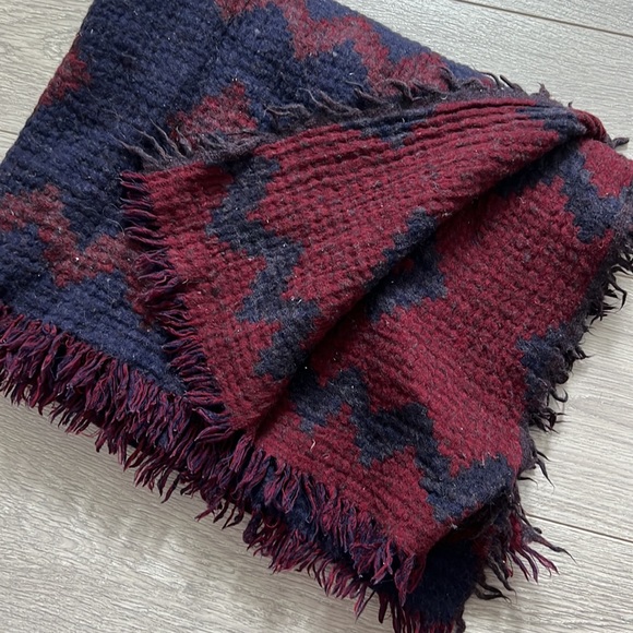 Aritzia Wilford 100% wool blanket scarf - Picture 2 of 4